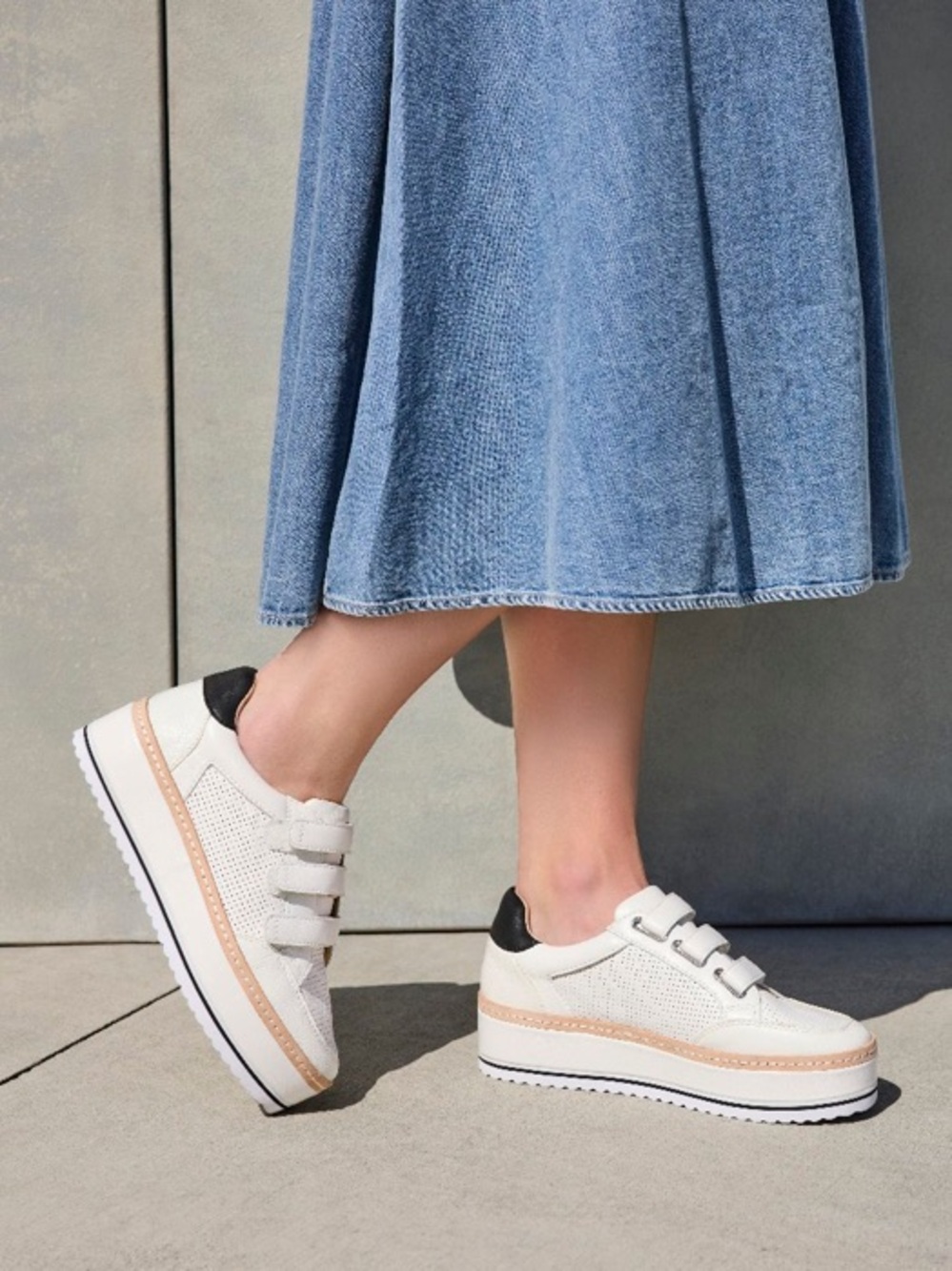 Donald Pliner White & Tan Dreamboat Platform‎ Sneaker Shoes 9